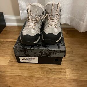 NortiV 8 Women’s Hiking Boots